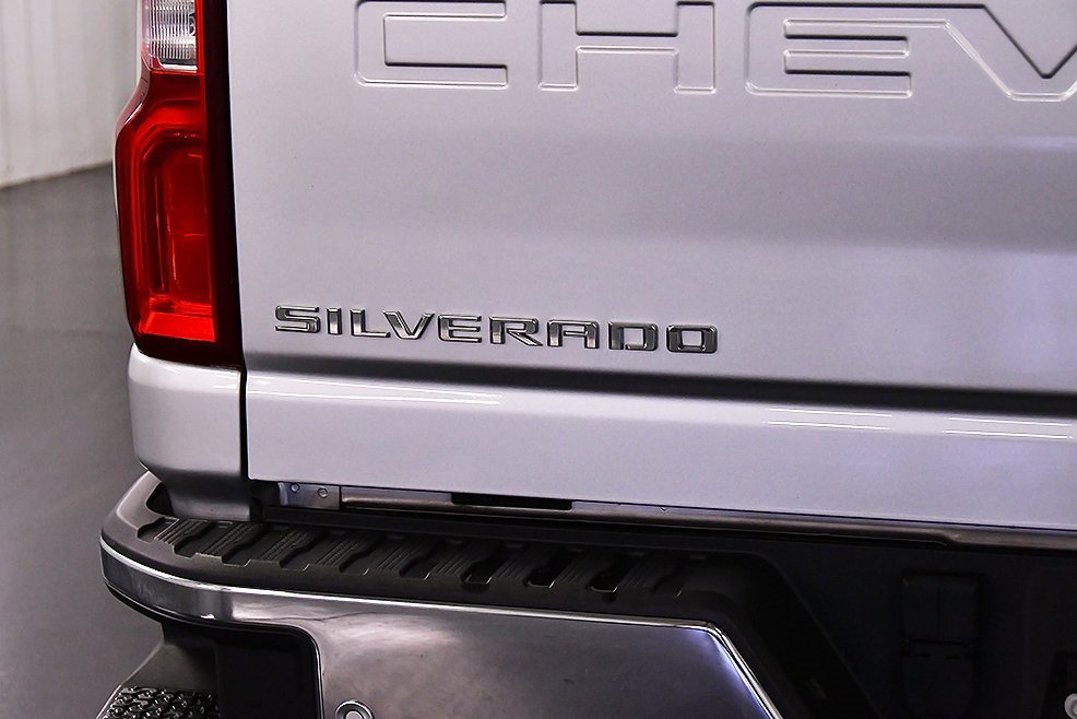 Used 2023 Chevrolet Silverado 2500 LTZ w/ LTZ Premium Package image 12