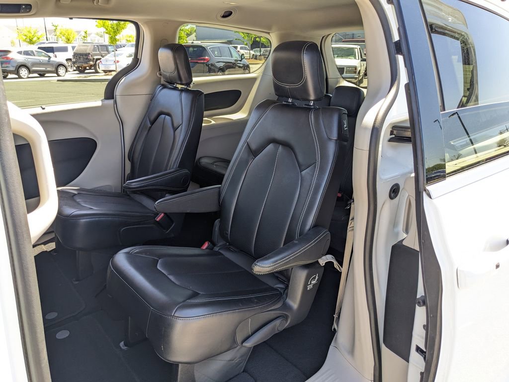 Used 2024 Chrysler Pacifica Touring-L image 25