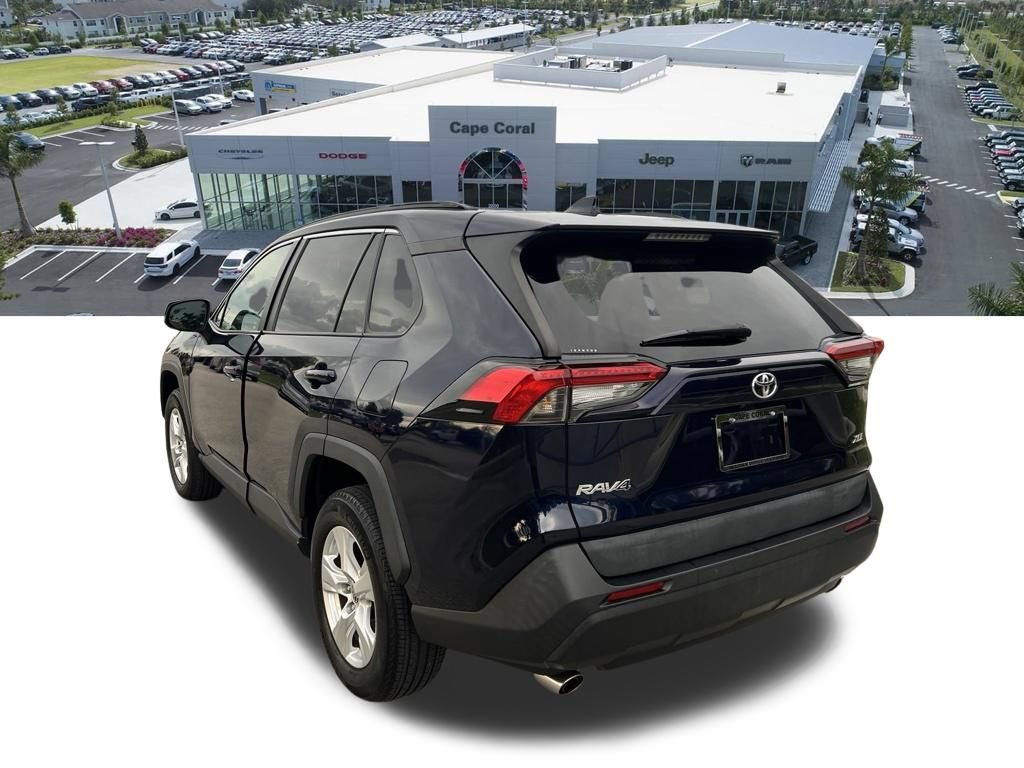 Used 2021 Toyota RAV4 XLE w/ Convenience Package FWD image 9