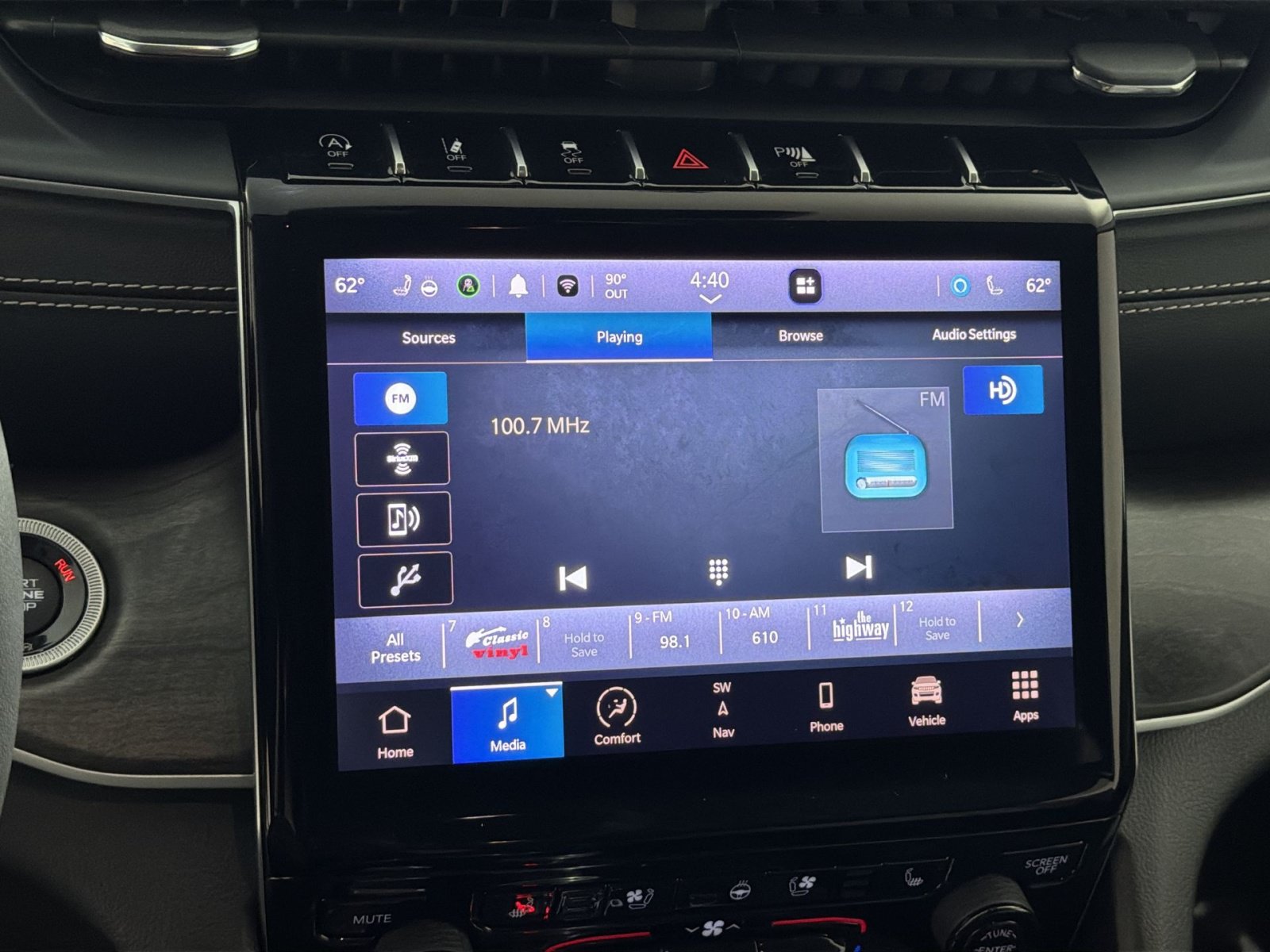 Used 2023 Jeep Grand Cherokee Limited w/ Luxury Tech Group II AWD/4WD image 18
