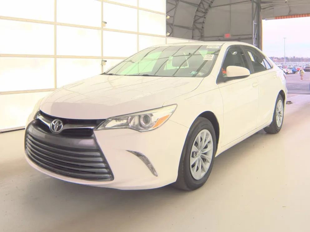 Used 2017 Toyota Camry LE image 1