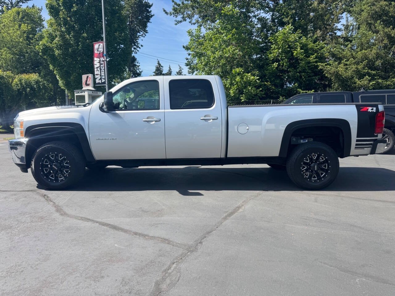 Used 2014 Chevrolet Silverado 3500 LTZ AWD/4WD image 2