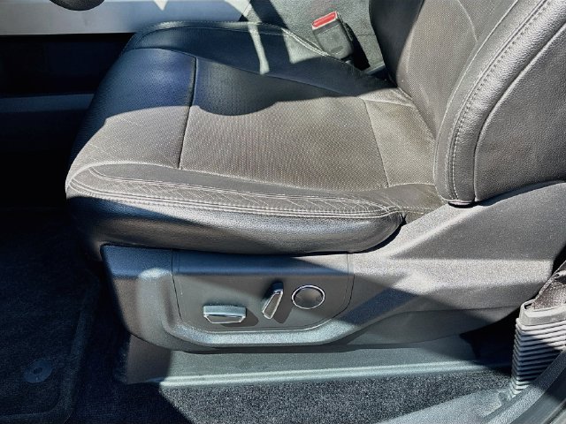 Used 2015 Ford F150 Lariat RWD image 19