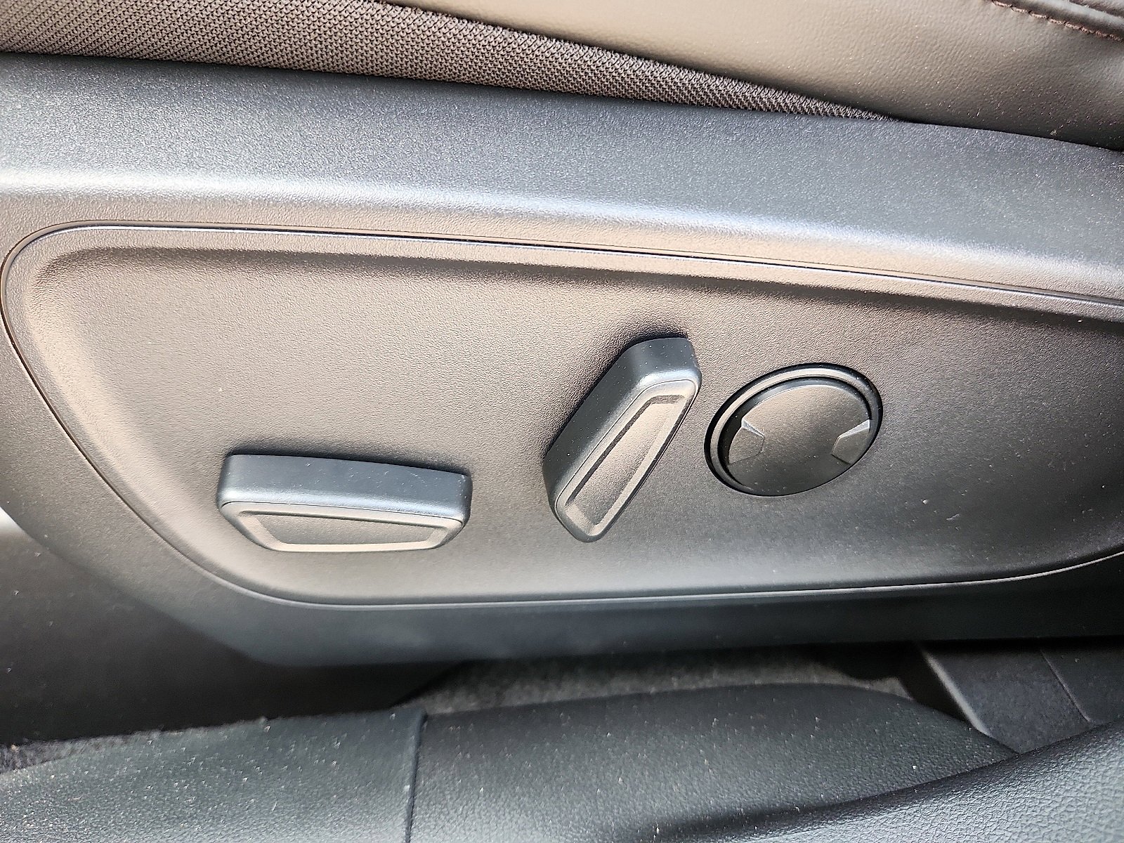 New 2025 Ford Escape SE image 12