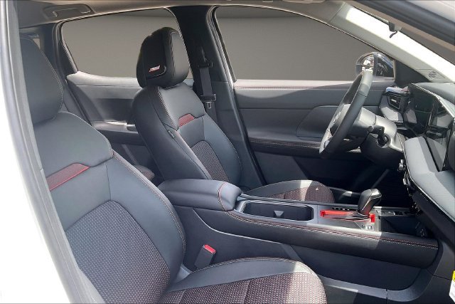 New 2026 Nissan Kicks SR w/ SR Premium Package FWD image 10