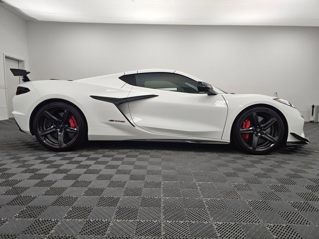 Used 2024 Chevrolet Corvette Z06 w/ Z07 Performance Package image 10