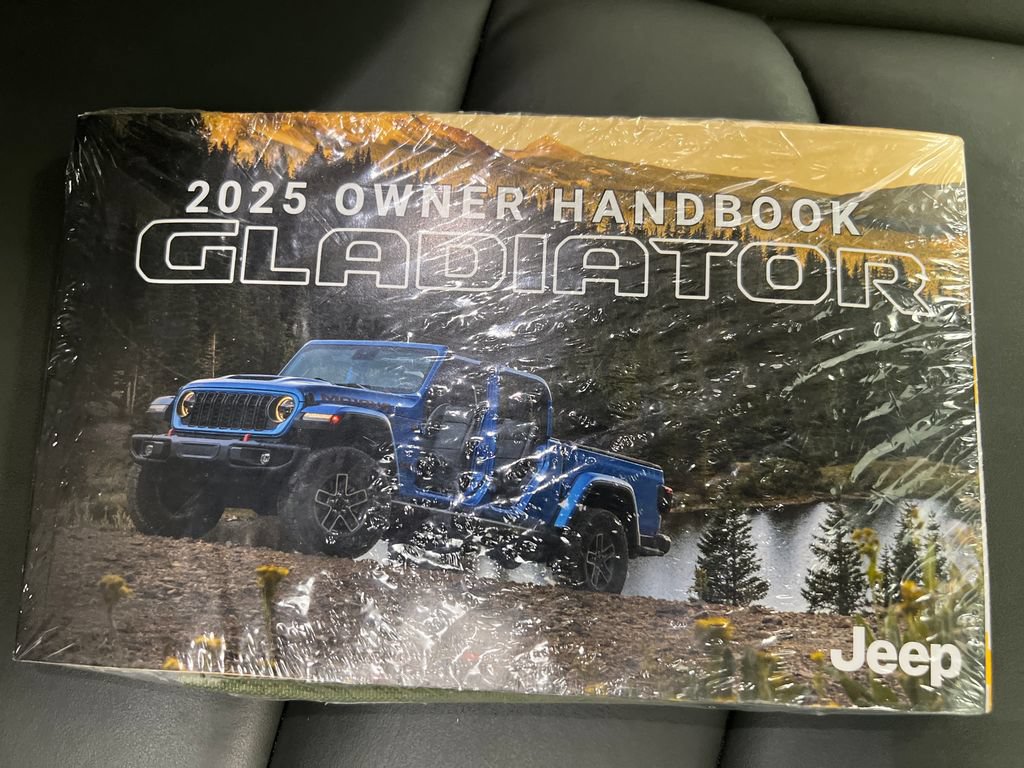 Used 2025 Jeep Gladiator Mojave w/ Convenience Group AWD/4WD image 25