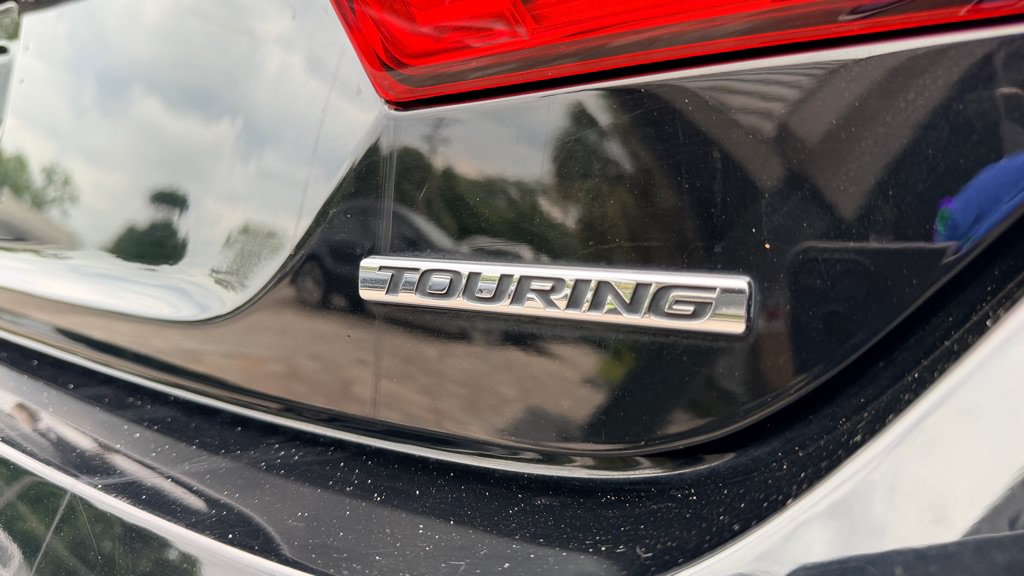 Used 2018 Honda Accord Touring image 13