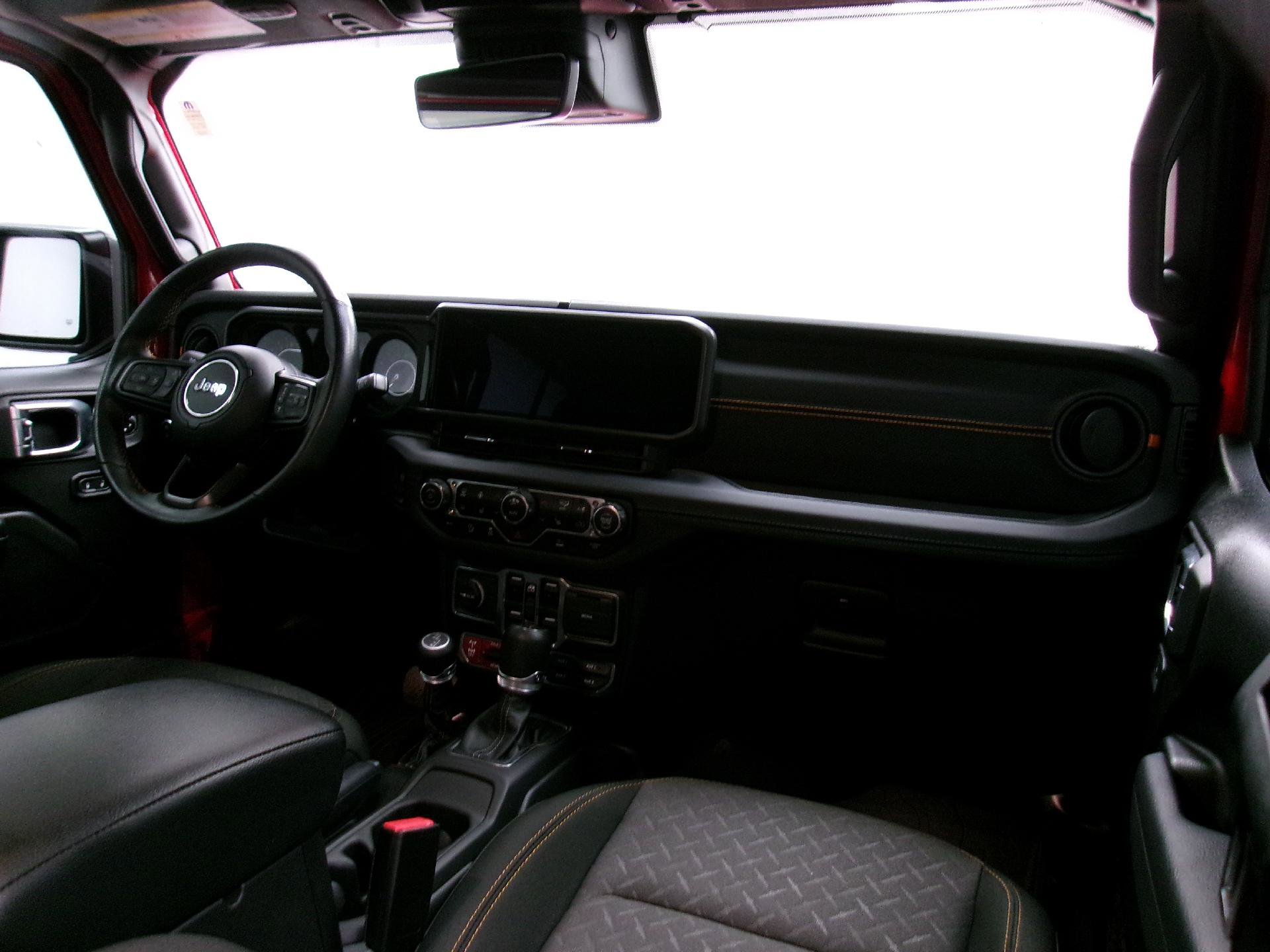 Used 2024 Jeep Gladiator Mojave w/ Technology Group image 3