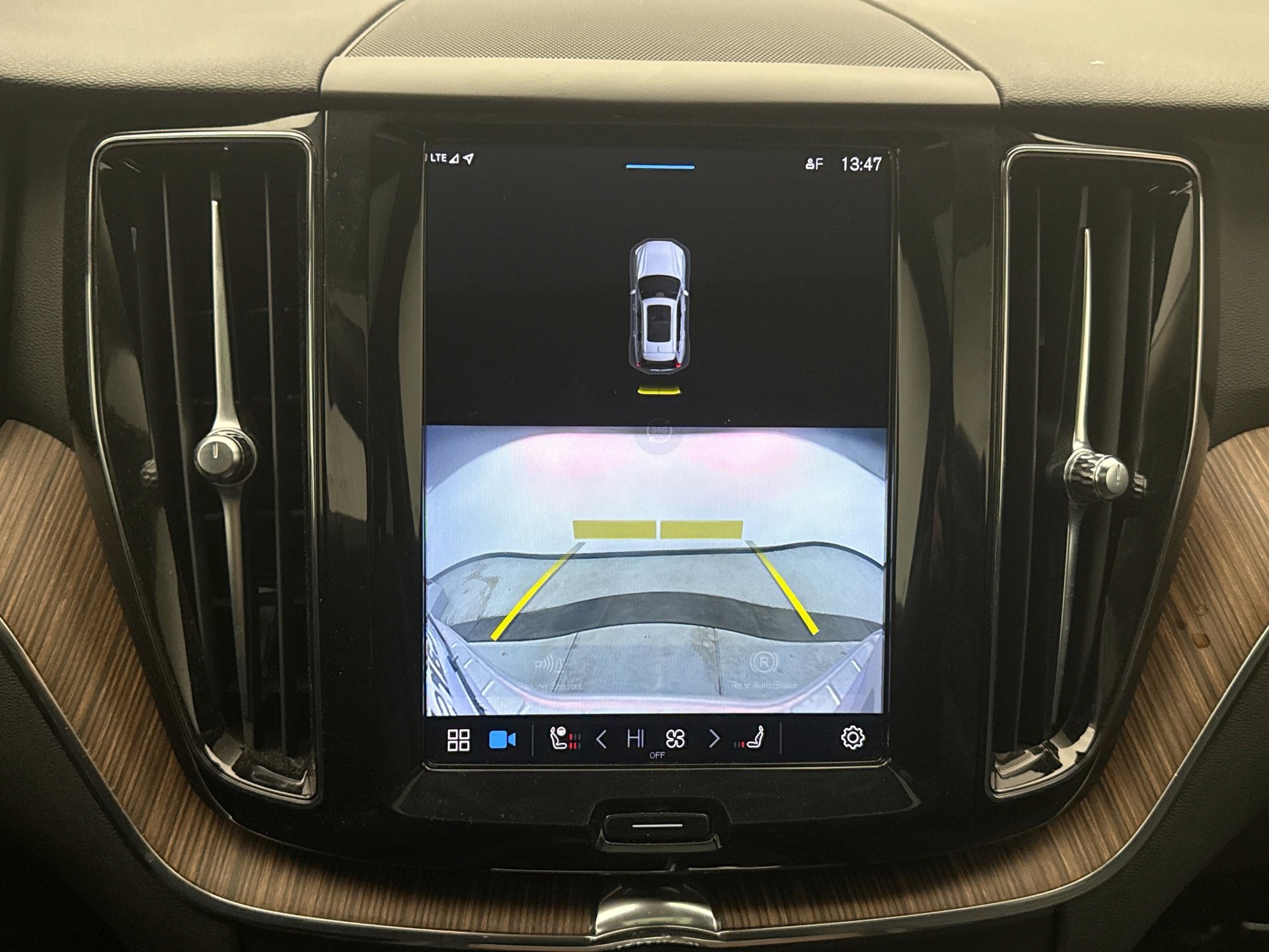 Used 2023 Volvo XC60 B5 Plus w/ Climate Package image 16