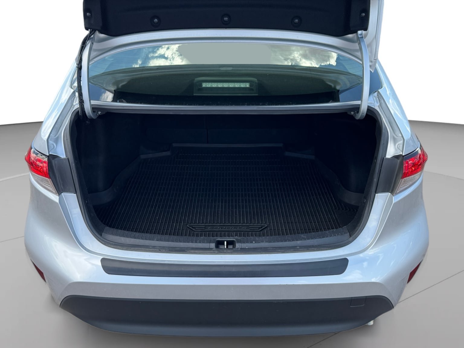 Used 2026 Toyota Corolla LE FWD image 19