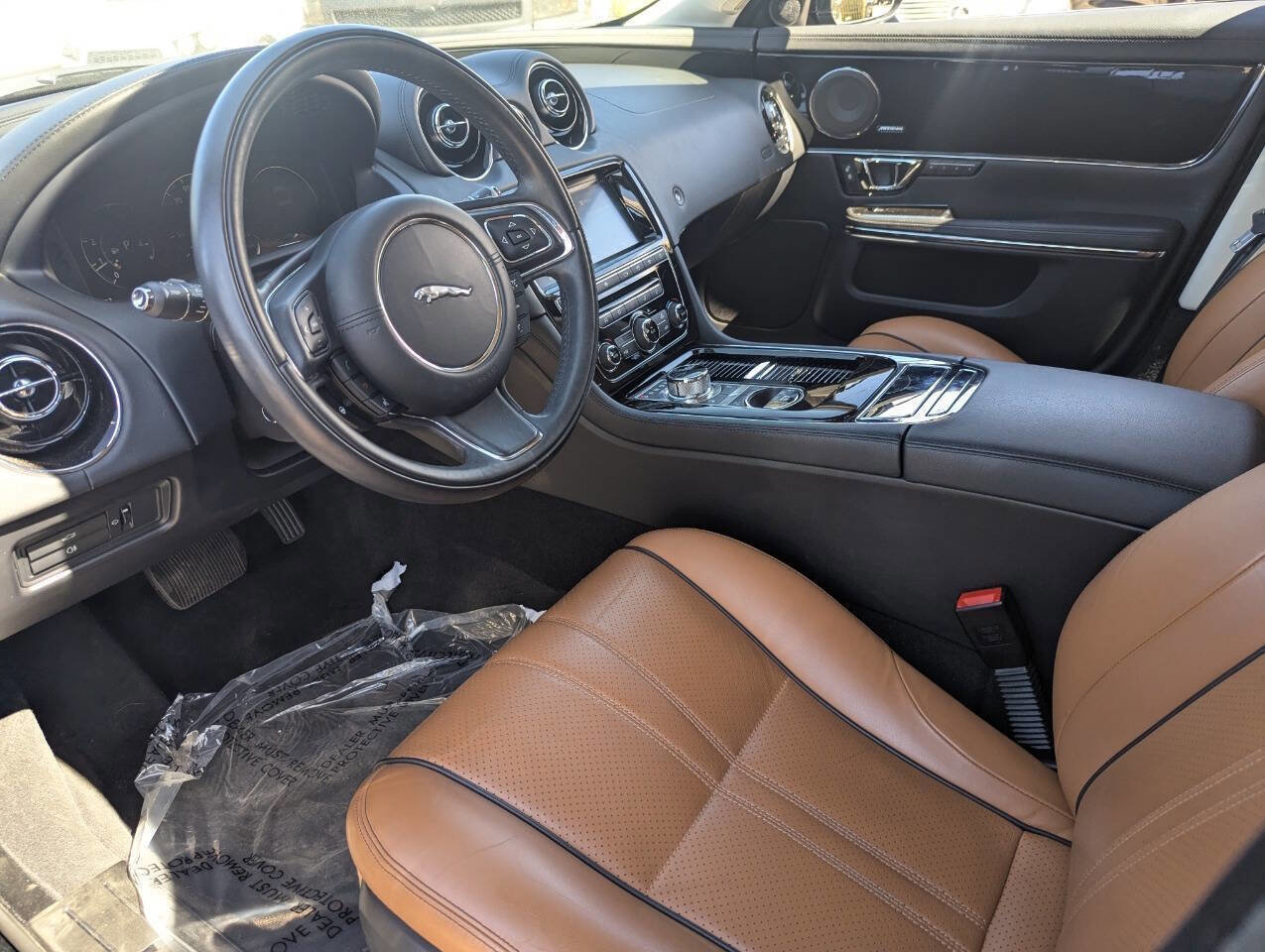 Used 2019 Jaguar XJ R-Sport image 22