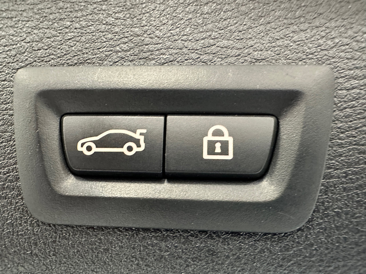 Used 2017 BMW X4 M40i image 34