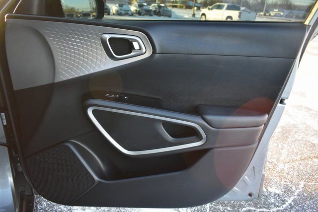 Used 2023 Kia Soul LX image 35