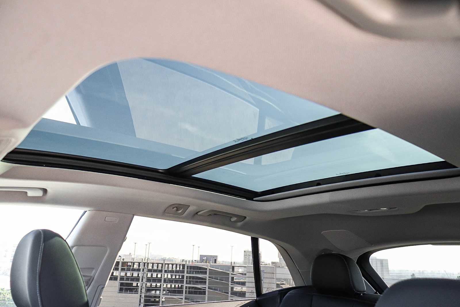 Used 2022 Audi Q8 Premium Plus image 36