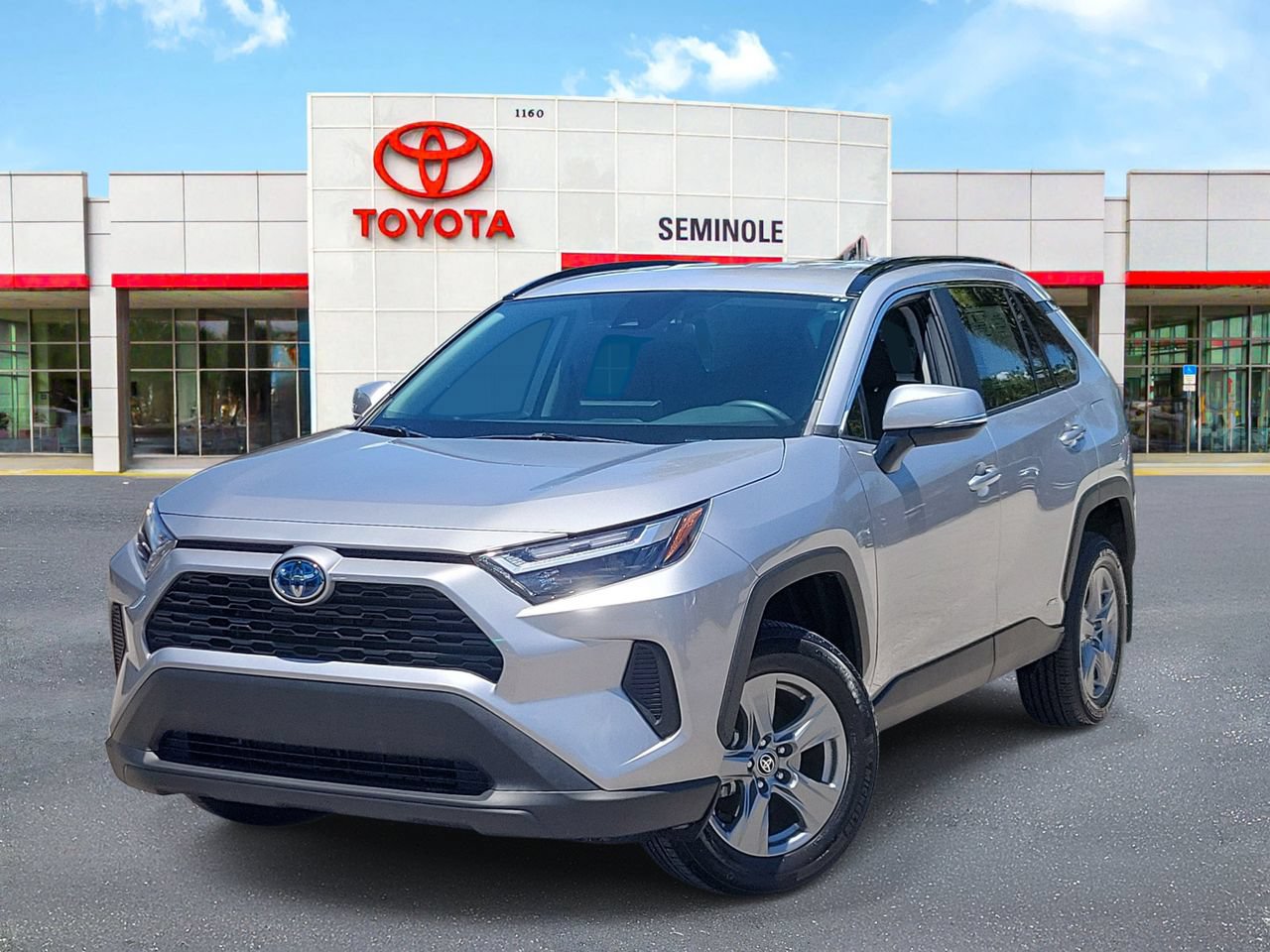 Used 2024 Toyota RAV4 LE AWD/4WD image 2