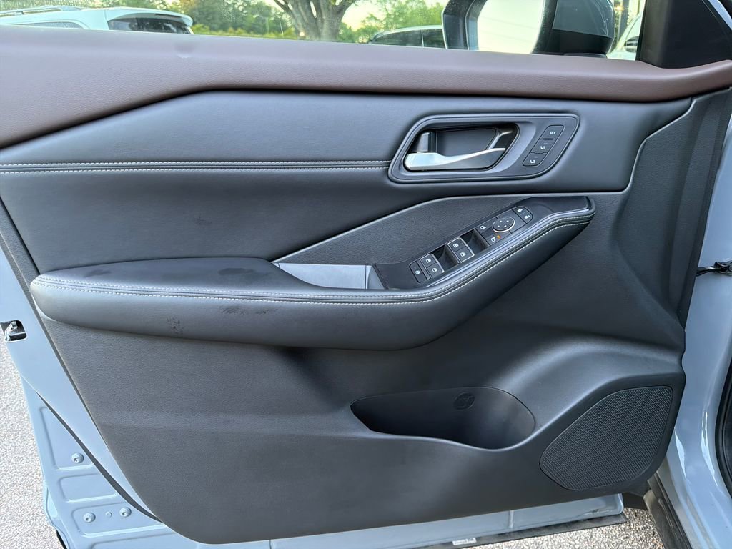 Used 2023 Nissan Rogue SL w/ SL Premium Package FWD image 28