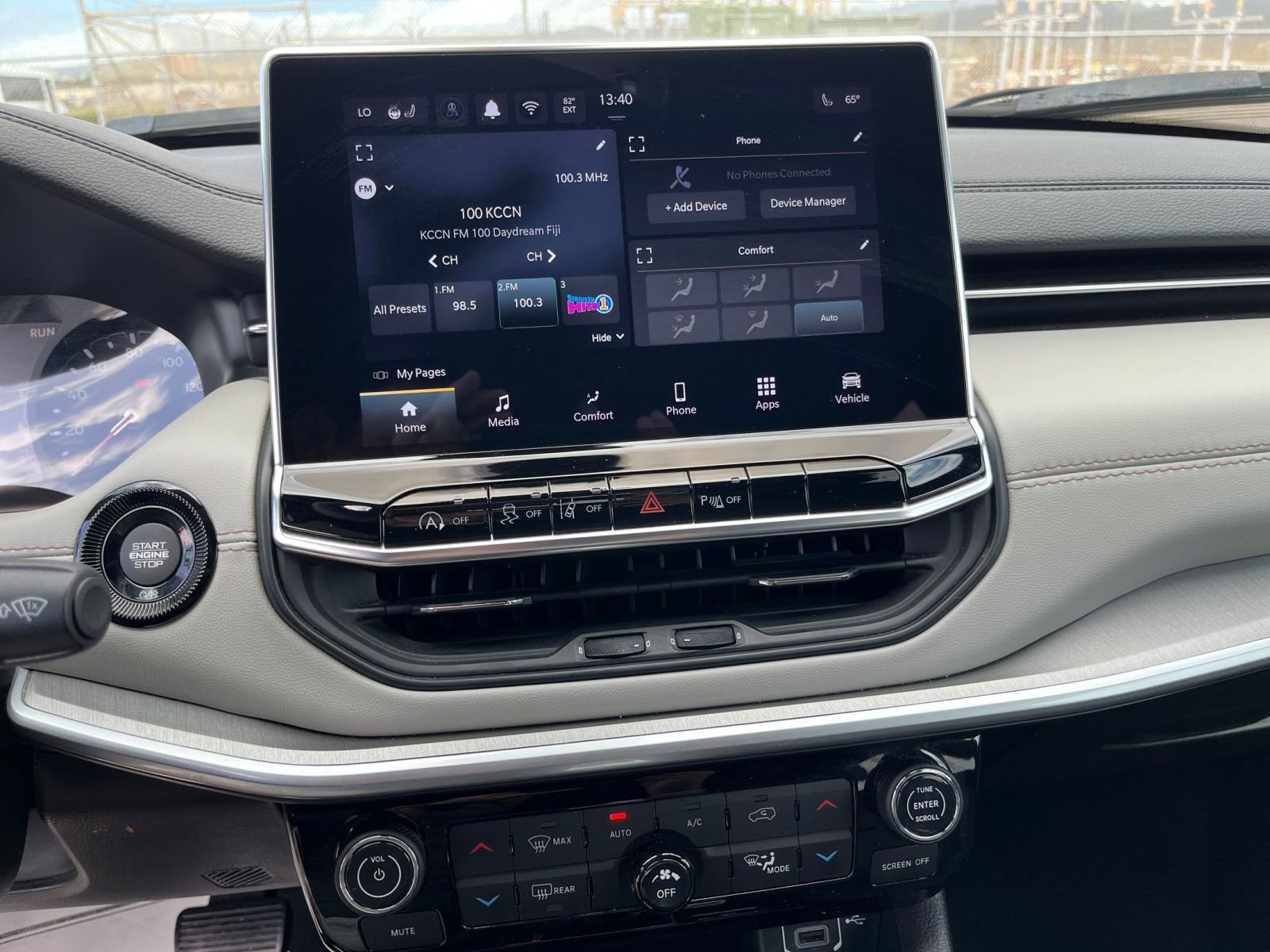 Used 2025 Jeep Compass Limited image 17