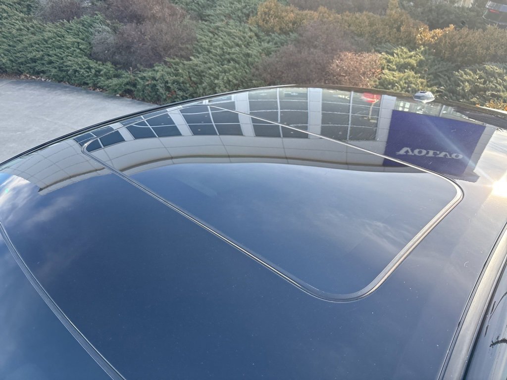 Used 2021 Nissan Sentra SR w/ SR Premium Package image 12