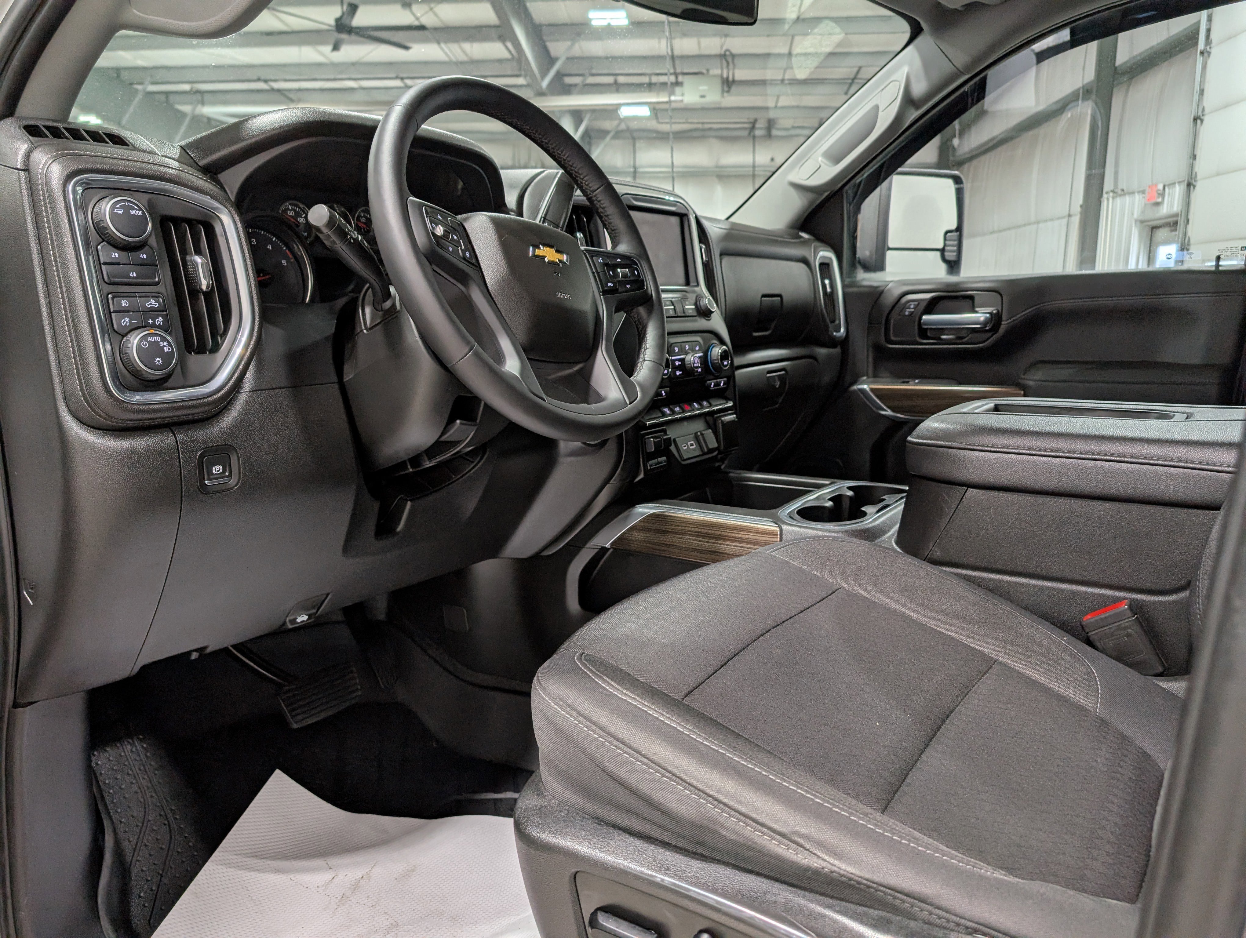 Used 2020 Chevrolet Silverado 2500 LT w/ Convenience Package image 15