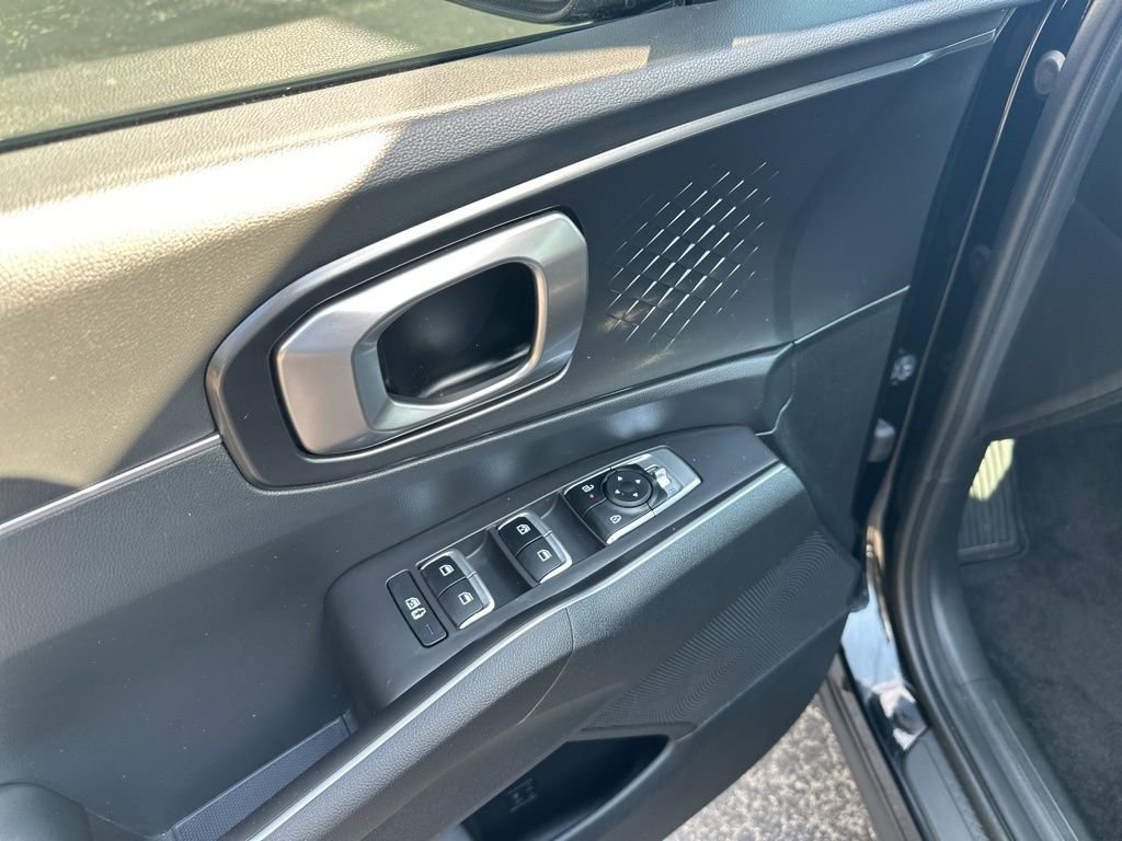 Used 2024 Kia Sorento S w/ Panoramic Sunroof Package image 17