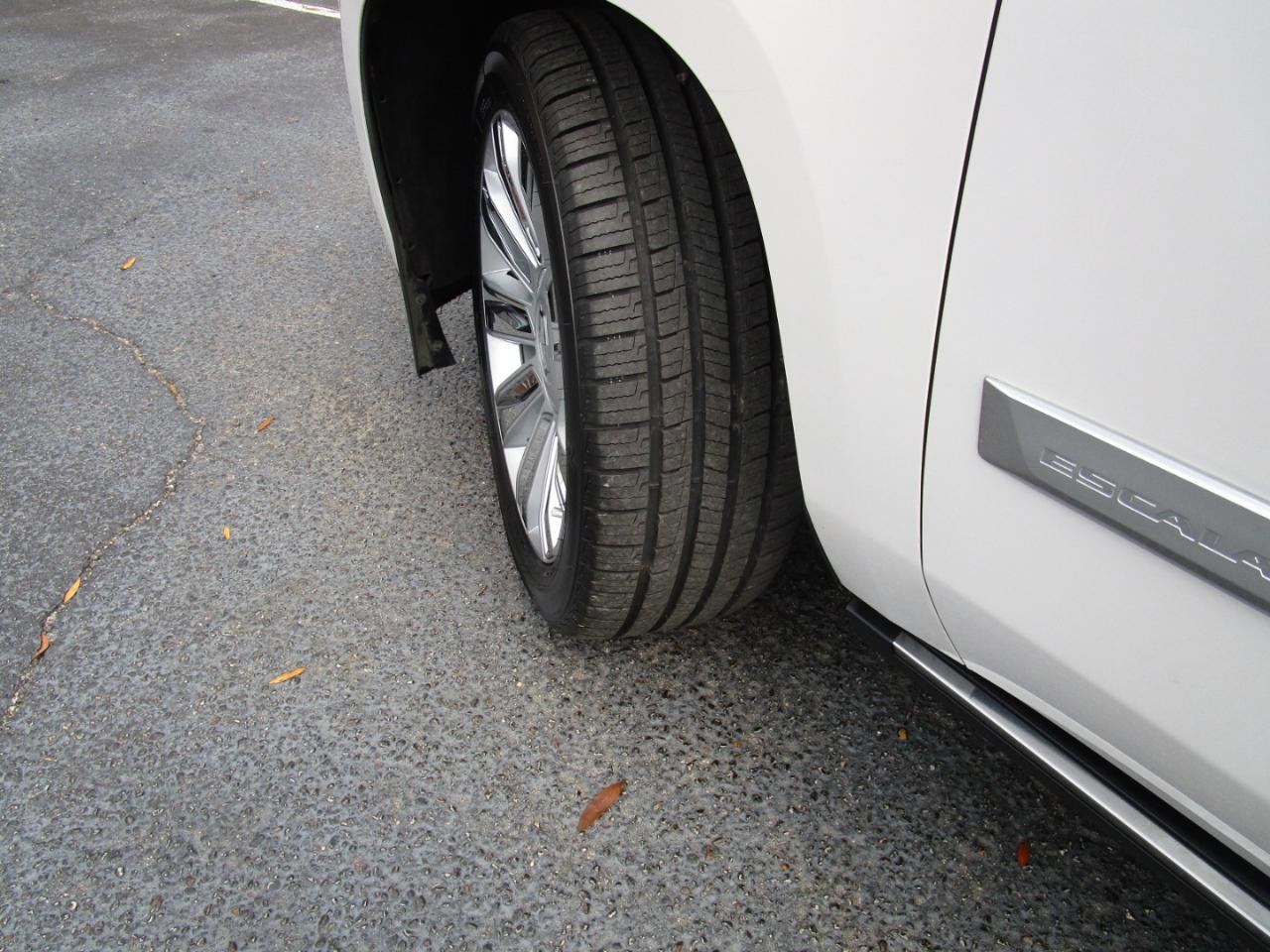 Used 2019 Cadillac Escalade ESV Platinum image 43