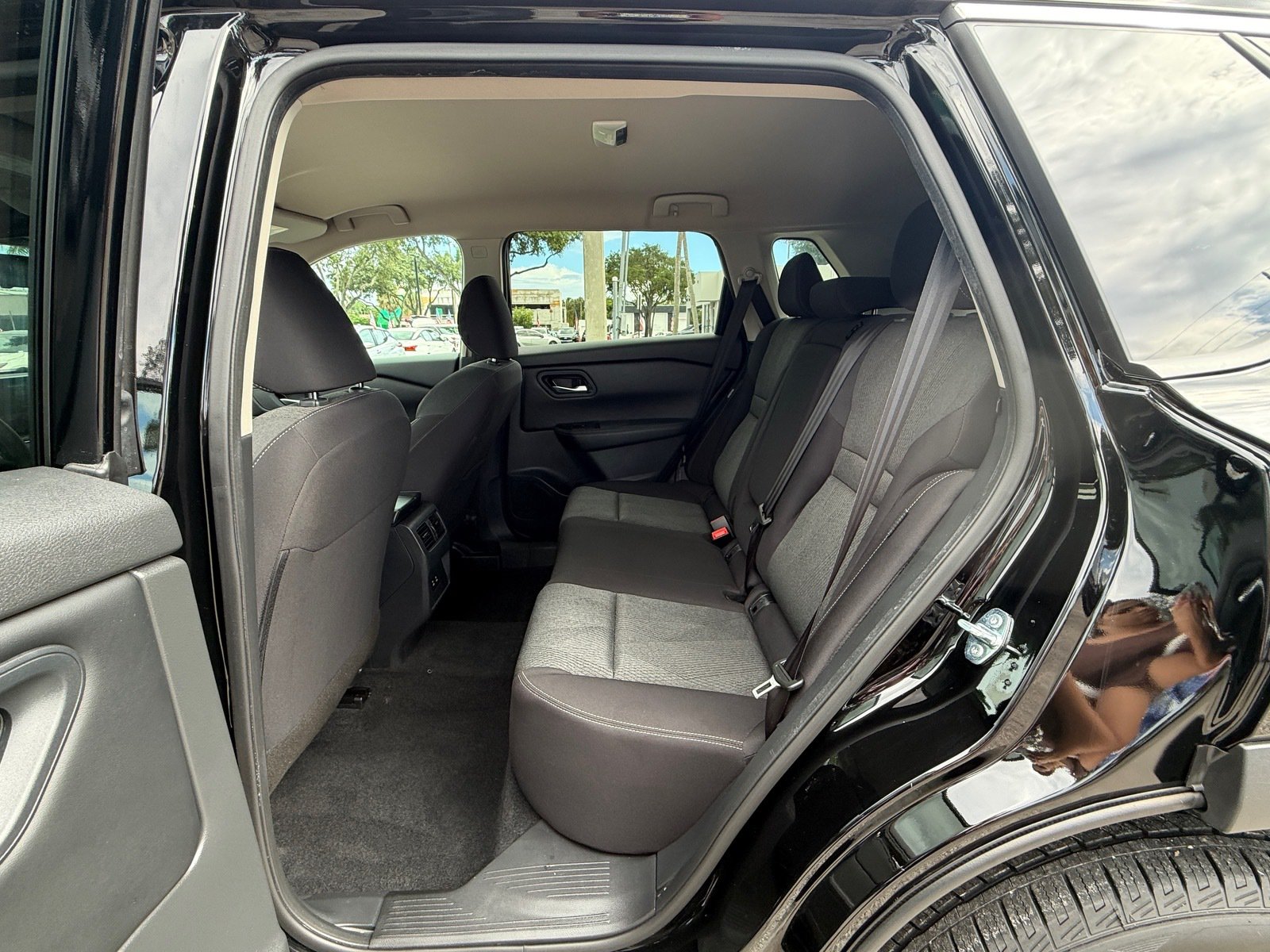 Certified 2025 Nissan Rogue SV FWD image 10