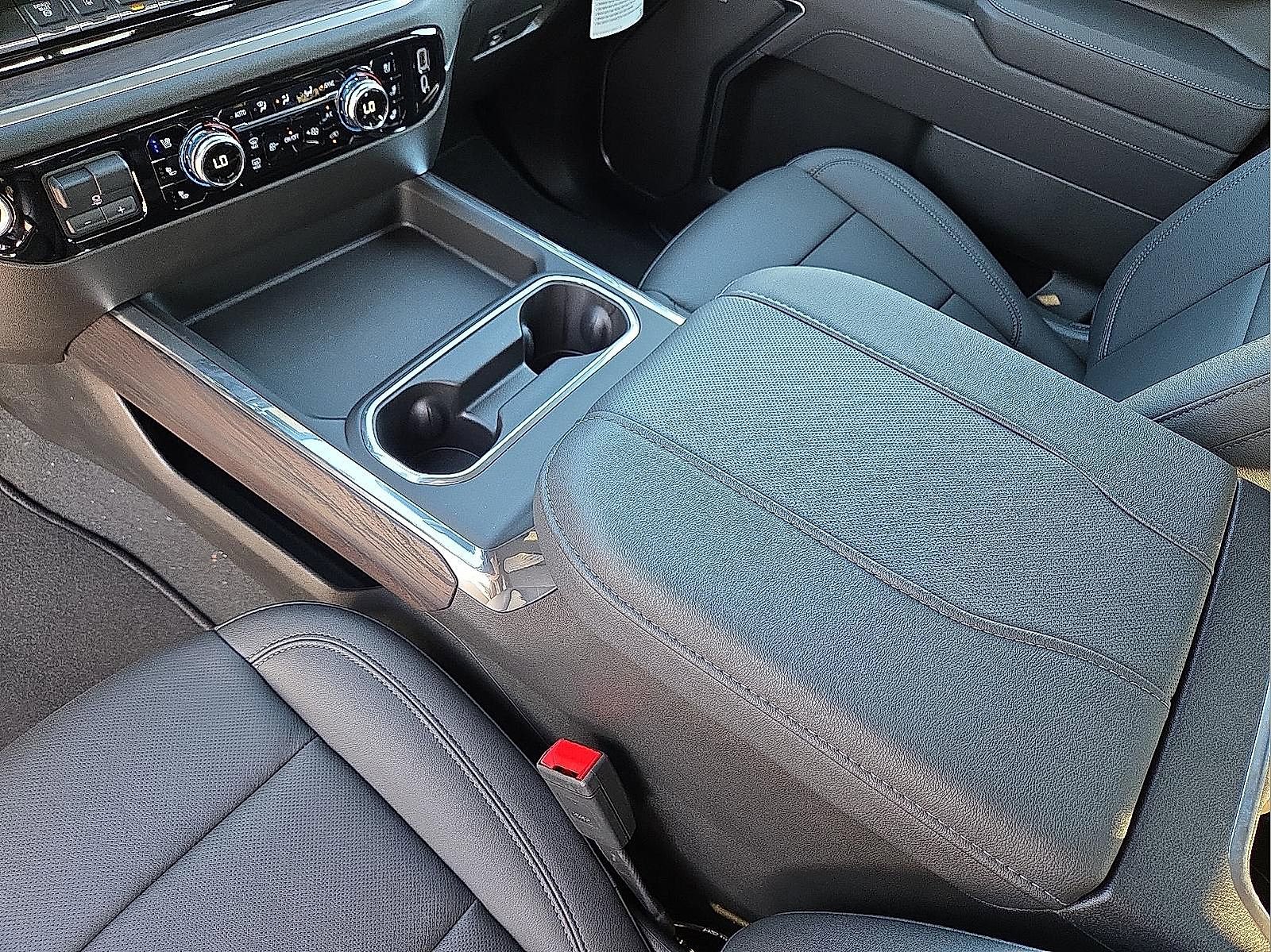 Used 2025 GMC Sierra 2500 SLT w/ SLT Convenience Package image 25