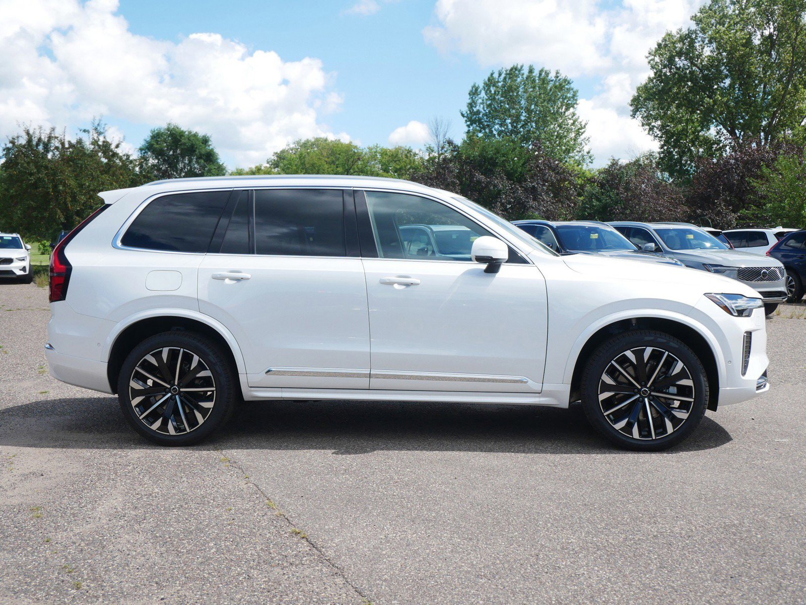 New 2026 Volvo XC90 B6 Ultra image 2