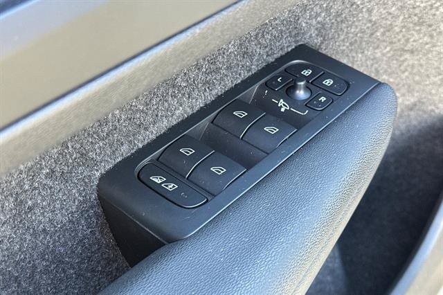 Certified 2023 Volvo XC40 Recharge Ultimate w/ Protection Package Premier AWD/4WD image 11