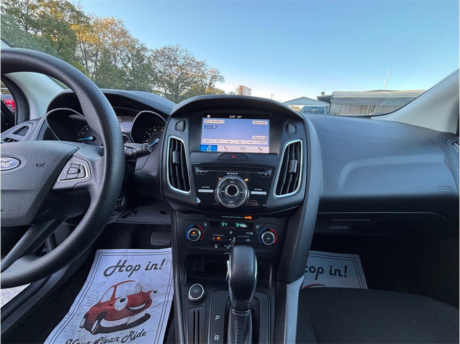Used 2017 Ford Focus SEL FWD image 11