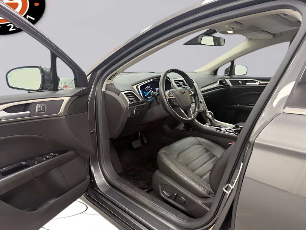 Used 2015 Ford Fusion SE w/ Equipment Group 202A FWD image 8
