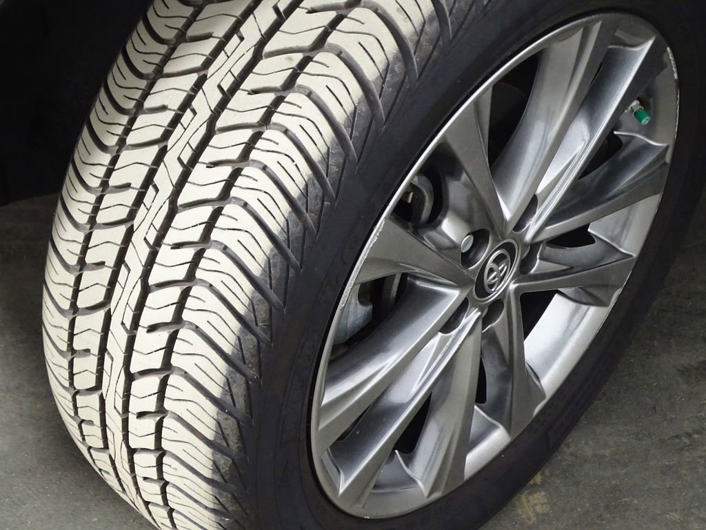 Used 2018 Toyota RAV4 Limited image 41