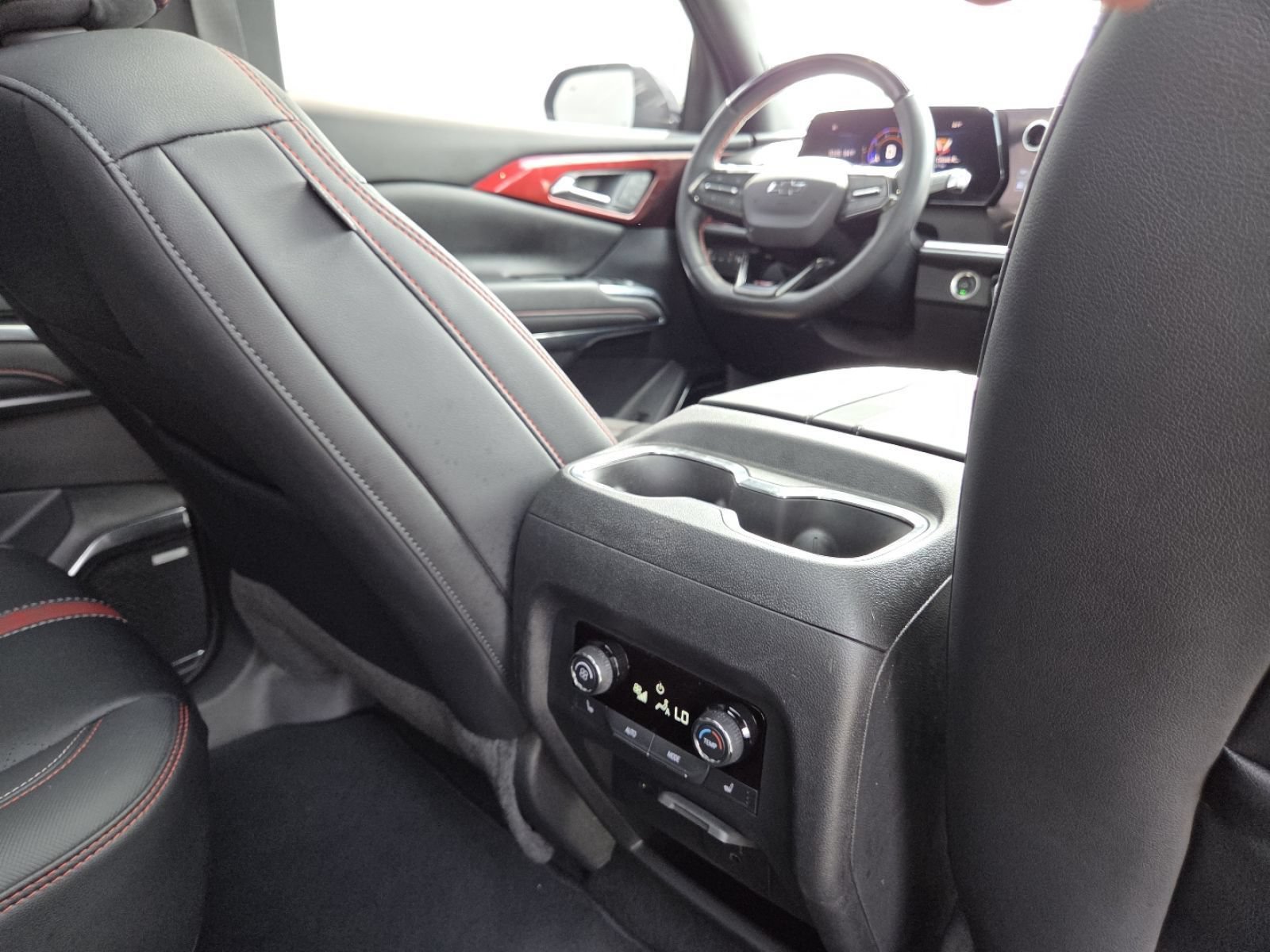 Used 2024 Chevrolet Traverse RS AWD/4WD image 29