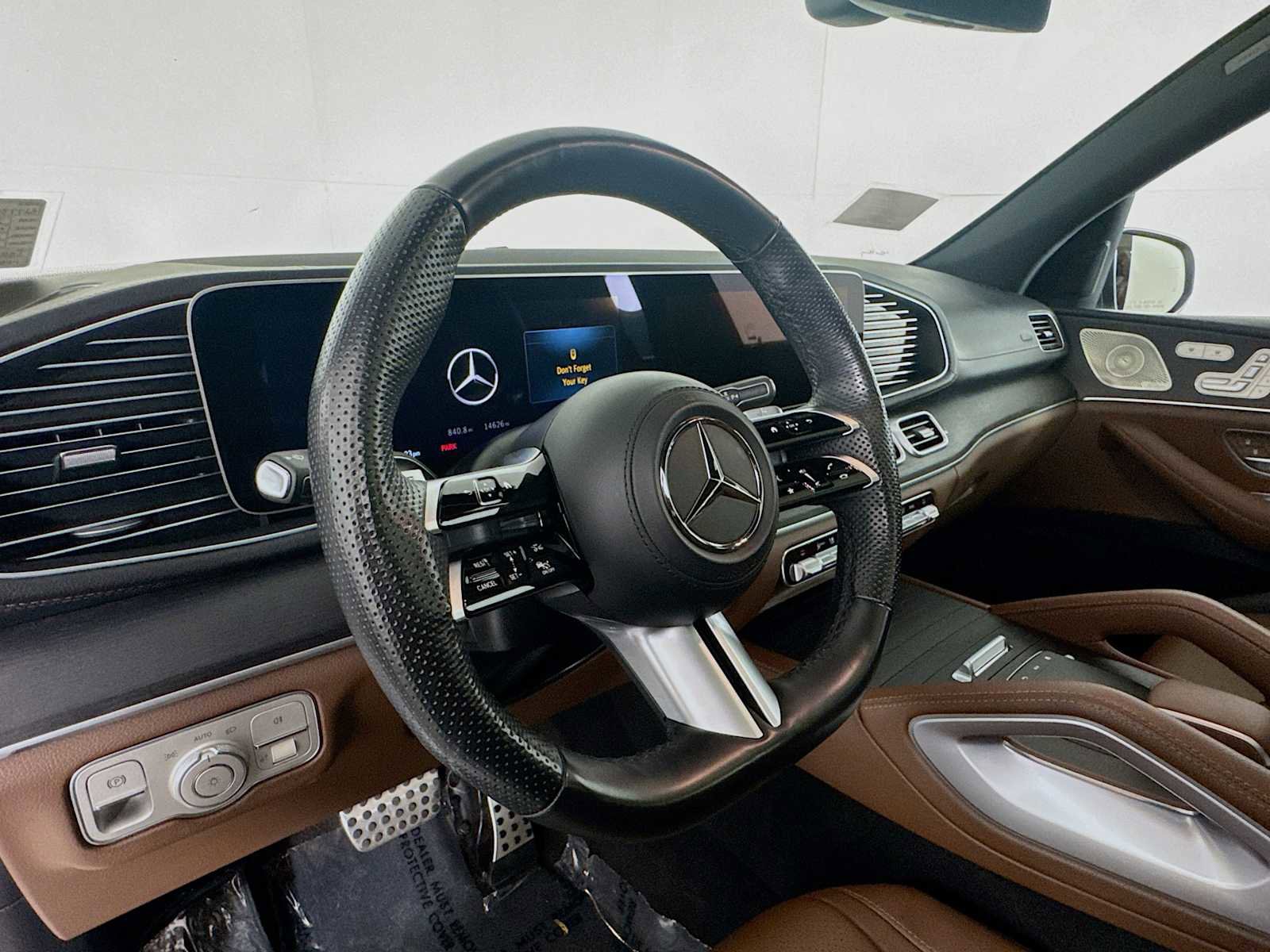 Used 2024 Mercedes-Benz GLS 450 4MATIC image 12