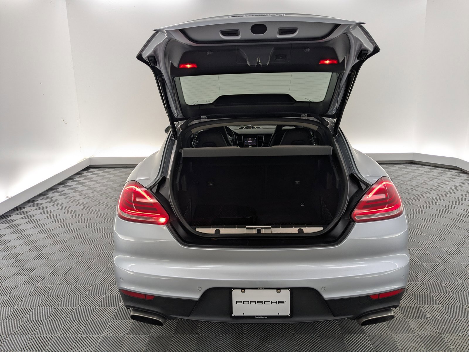 Used 2015 Porsche Panamera 4 image 11