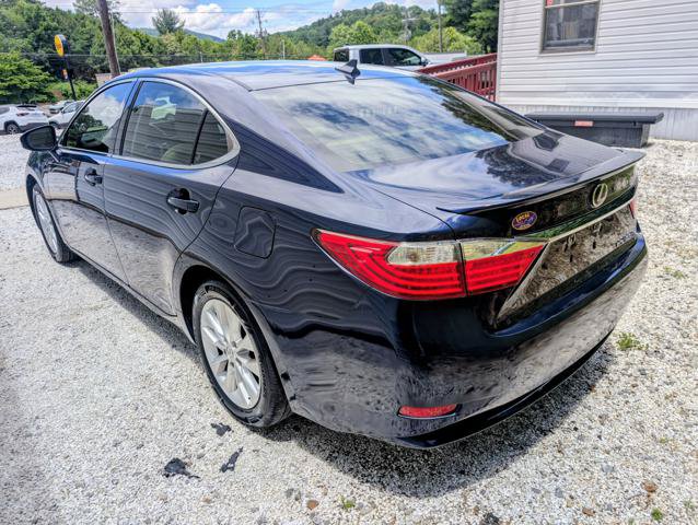Used 2014 Lexus ES 300h w/ Luxury Package w/Bamboo Trim FWD image 15