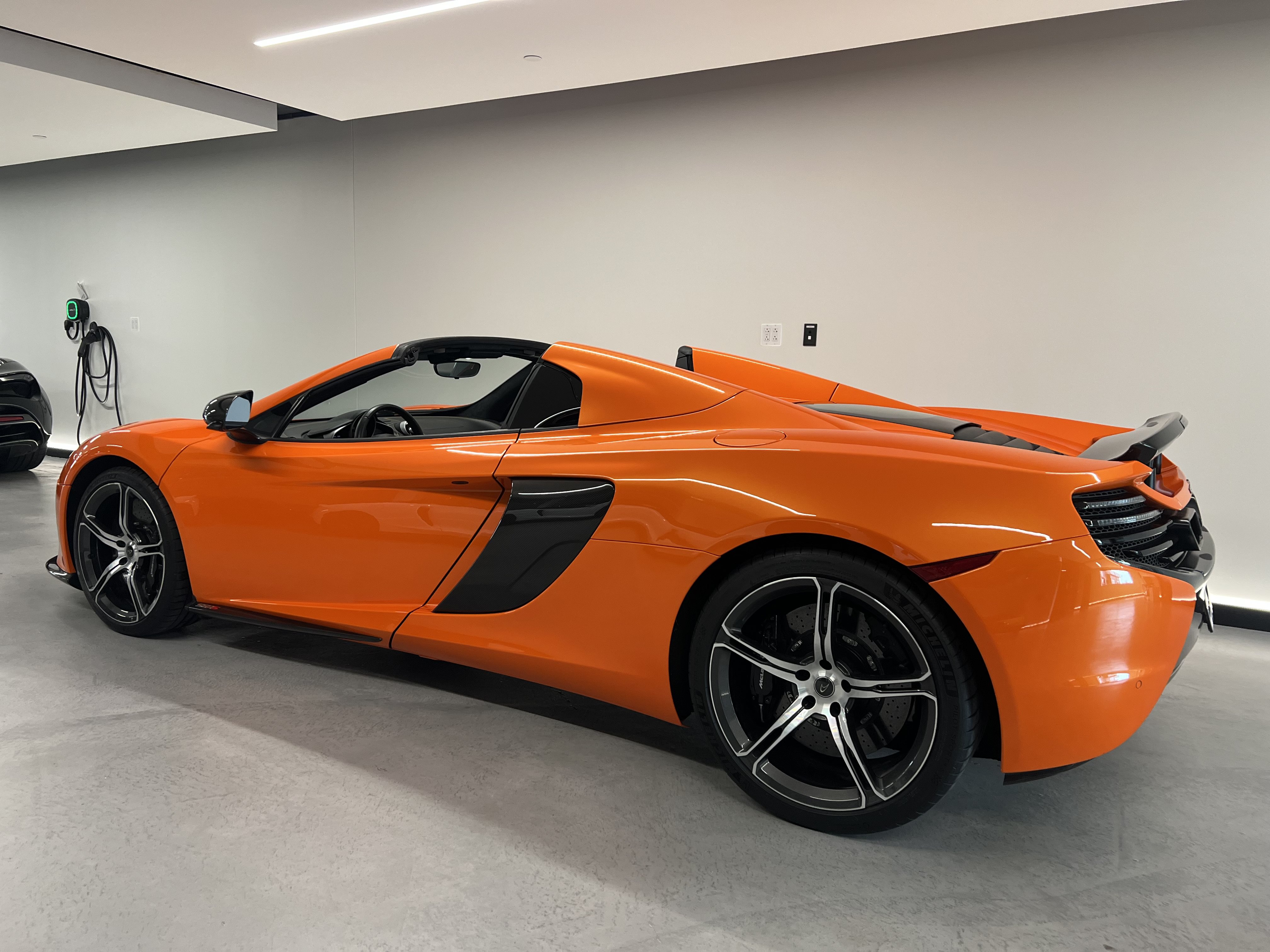 Used 2015 McLaren 650S Spider RWD image 18