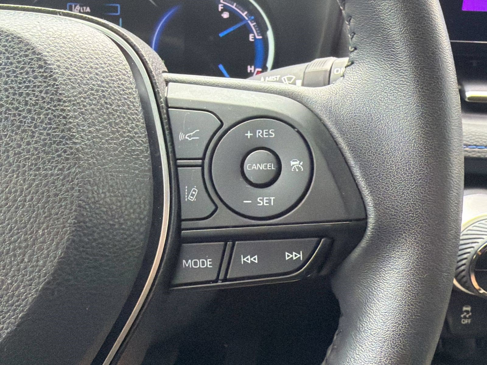 Used 2023 Toyota RAV4 XSE AWD/4WD image 18
