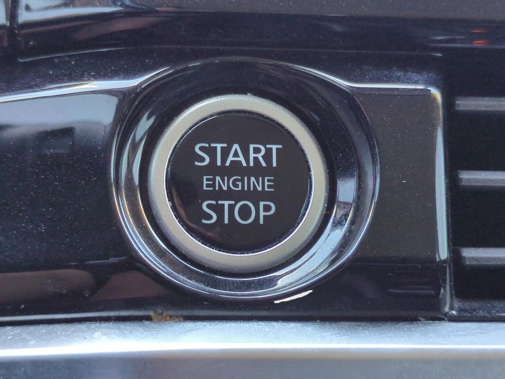 Used 2022 Nissan Pathfinder SV AWD/4WD image 28