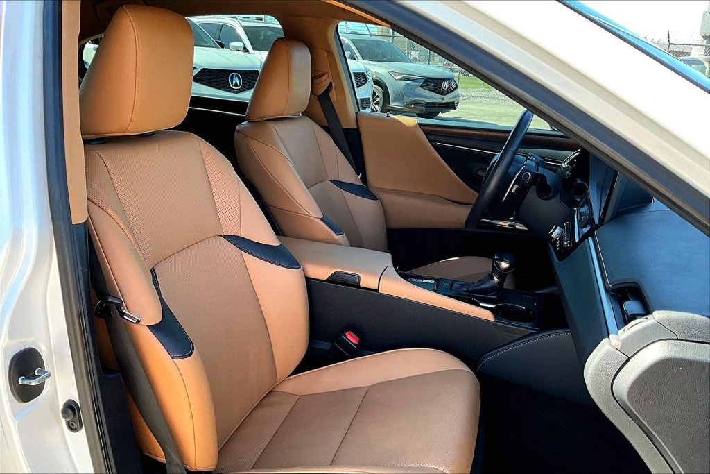 Used 2024 Lexus ES 350 w/ Premium Package FWD image 9