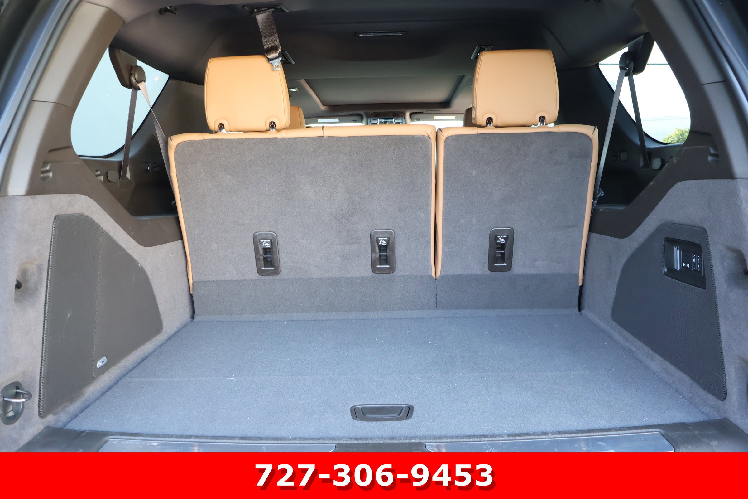 Used 2025 Cadillac Escalade ESV Premium Luxury image 23