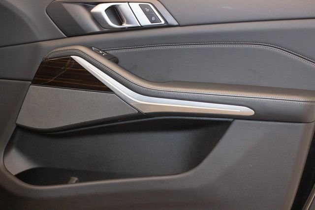 Used 2025 BMW X5 xDrive50e image 11