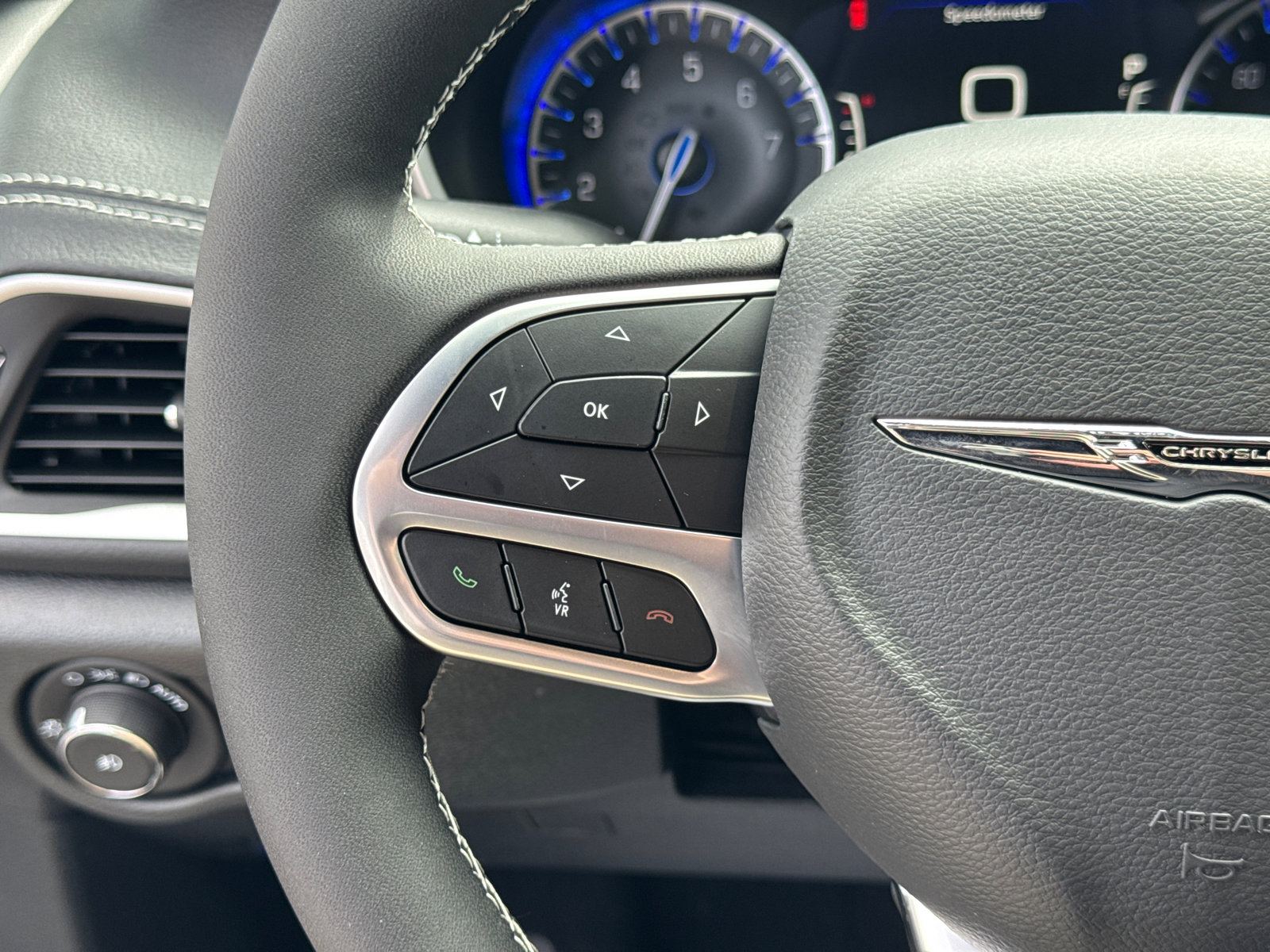 New 2026 Chrysler Pacifica Select FWD image 23
