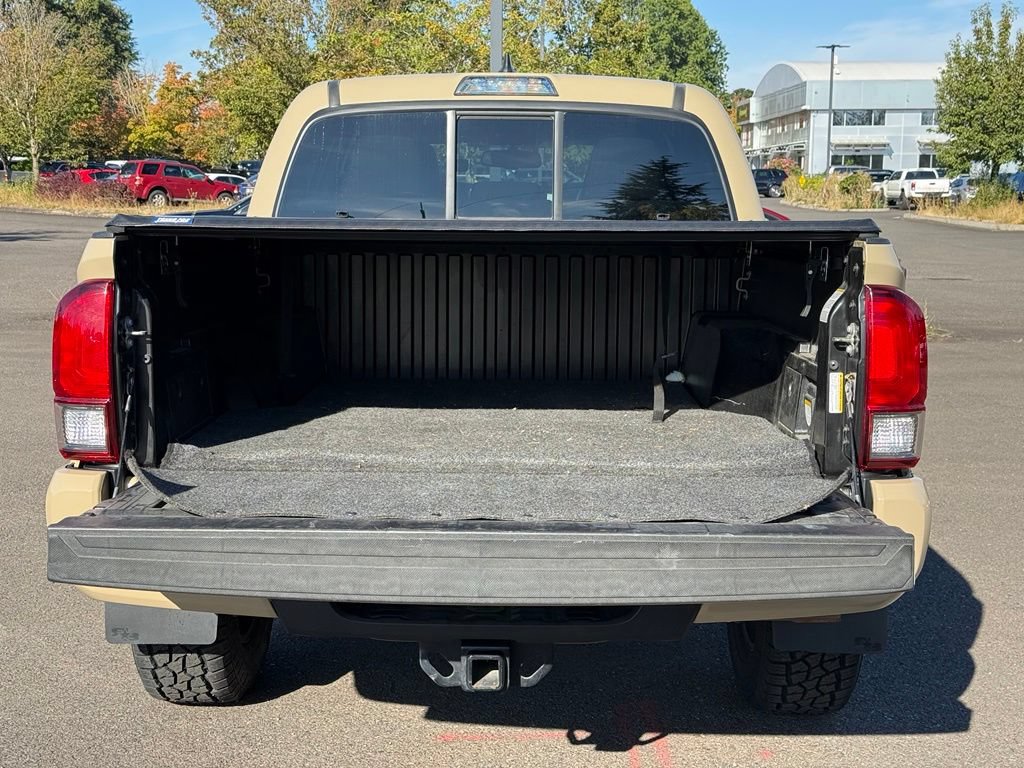 Used 2016 Toyota Tacoma TRD Sport w/ Towing Package RWD image 11