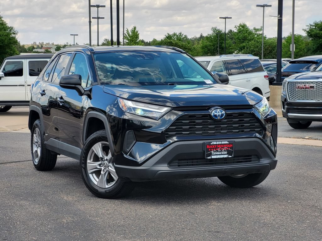 Used 2024 Toyota RAV4 LE AWD/4WD image 2