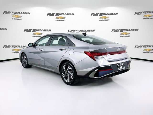 Used 2025 Hyundai Elantra SEL FWD image 5