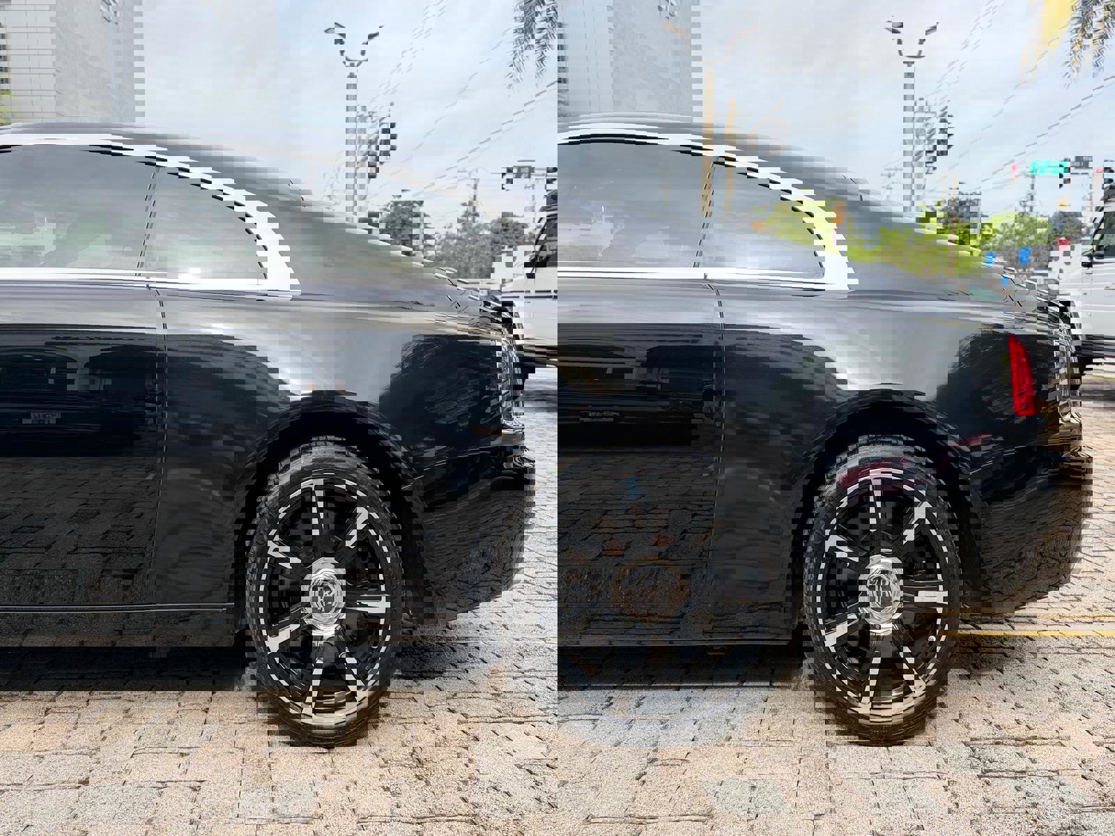 Used 2016 Rolls-Royce Wraith image 21