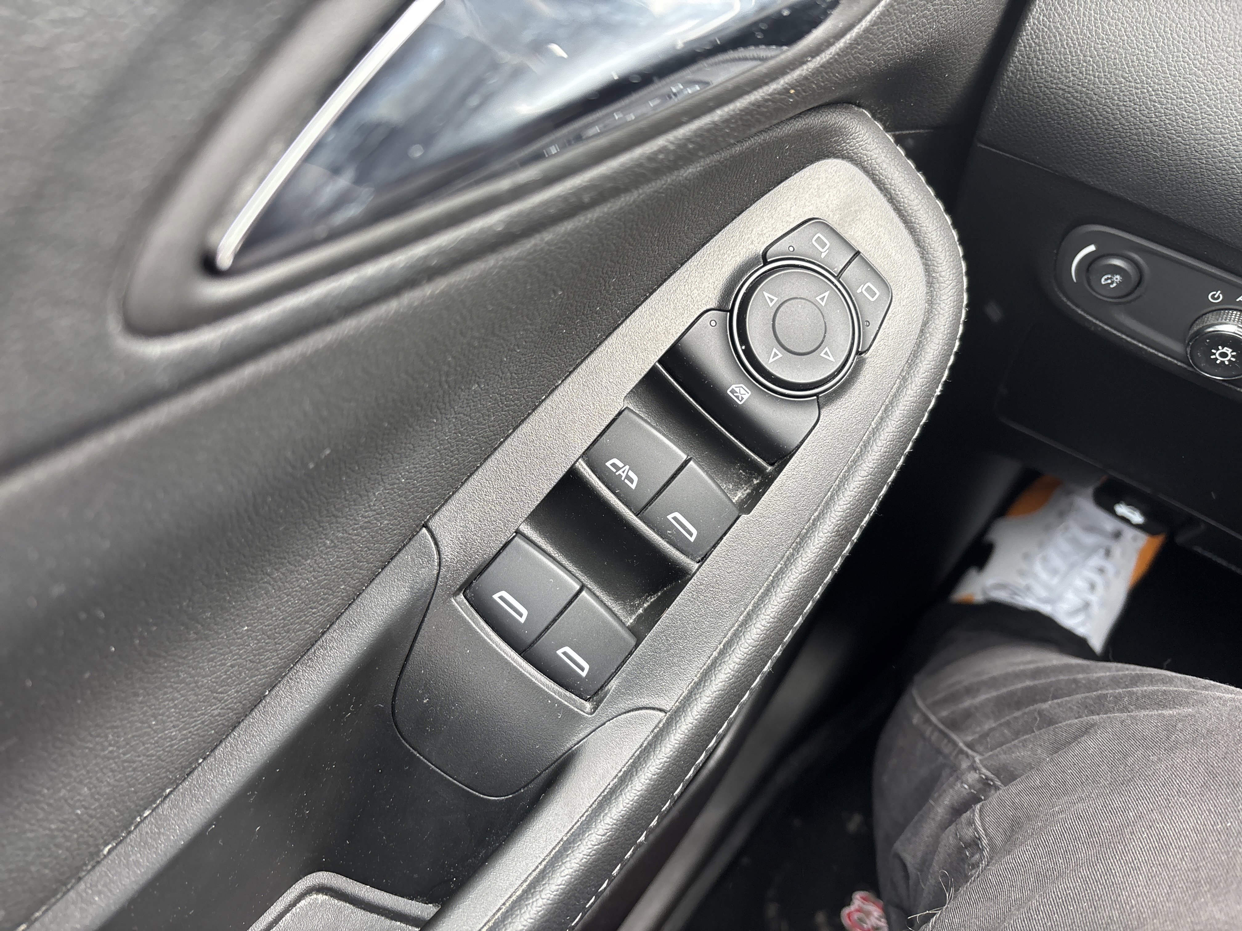 Used 2023 Buick Encore GX Essence w/ Advanced Technology Package image 16