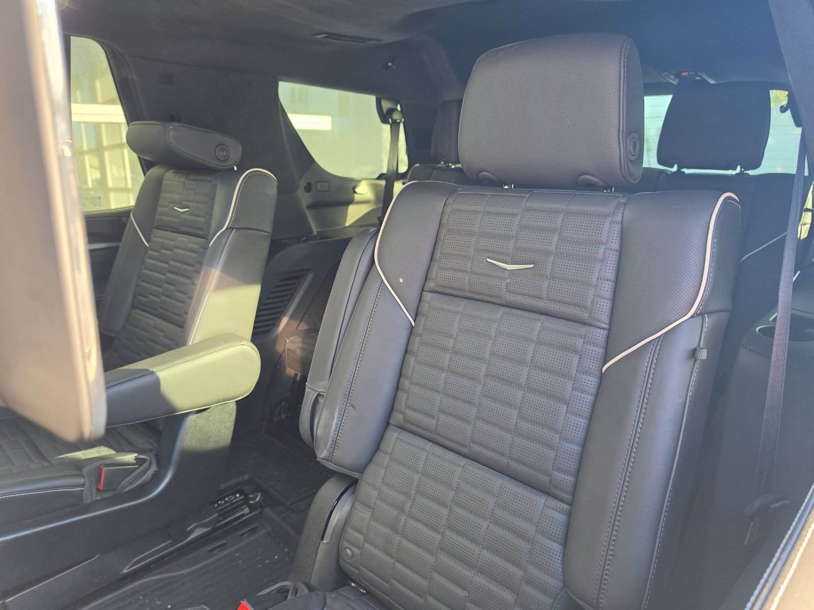 Used 2026 Cadillac Escalade Platinum Sport w/ LPO, ONYX Package AWD/4WD image 9